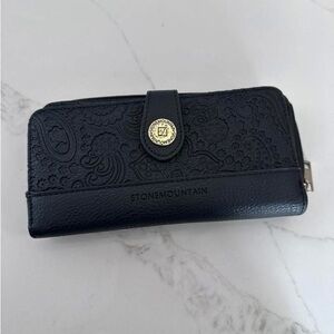 Stone Mountain Accessories Navy Embossed Wallet